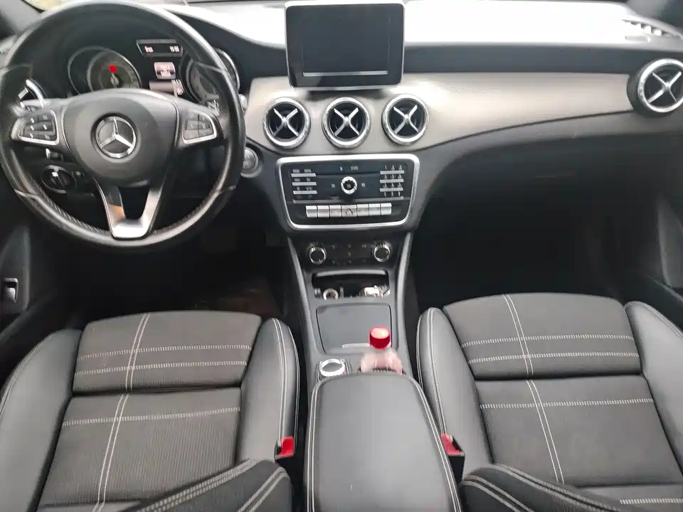 Mercedes-Benz CLA Mercedes-Benz CLA