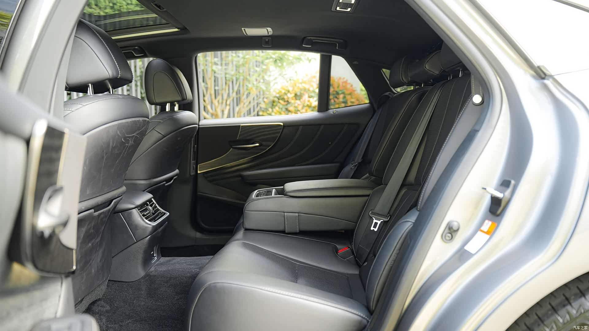 Lexus LS, 2021 12