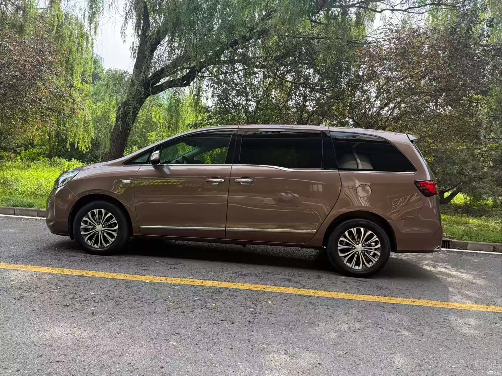 Buick GL8, 2021 3