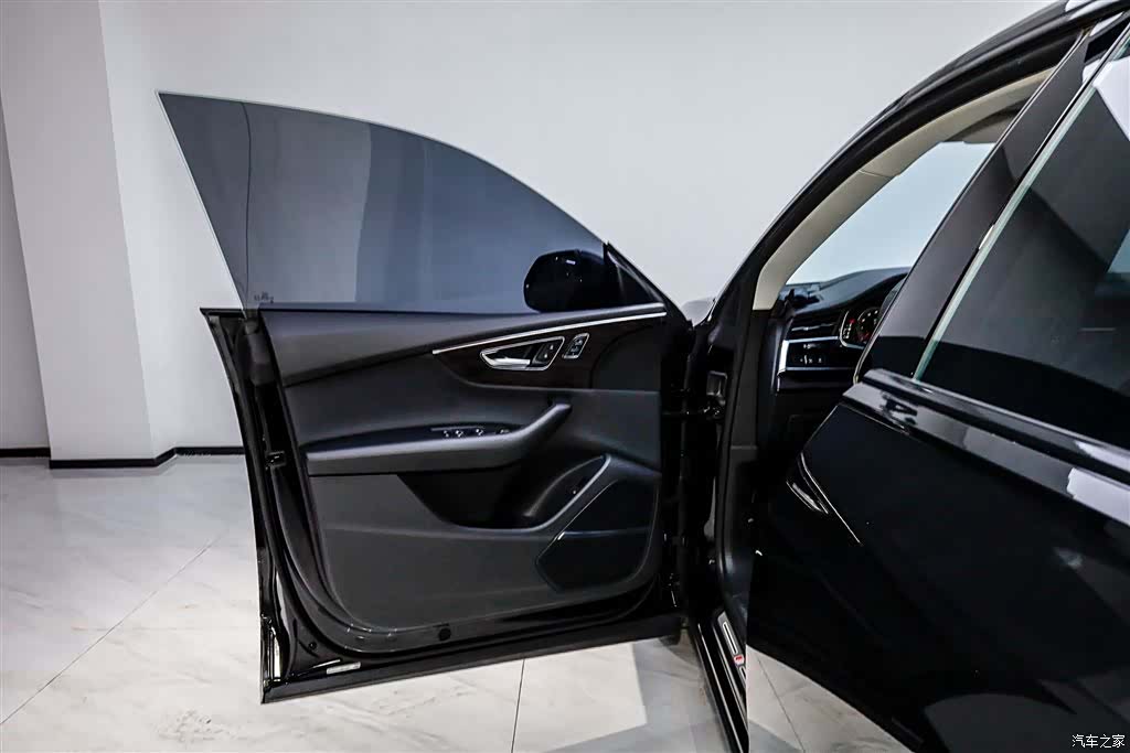Audi Q8, 2023 7