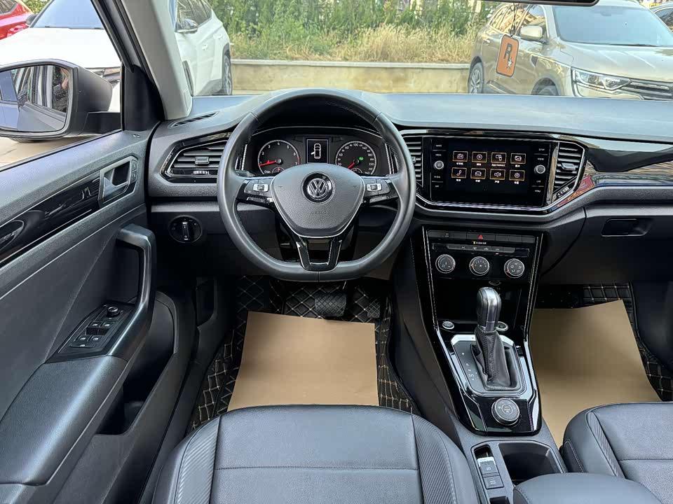 Volkswagen T-ROC exploring Songs