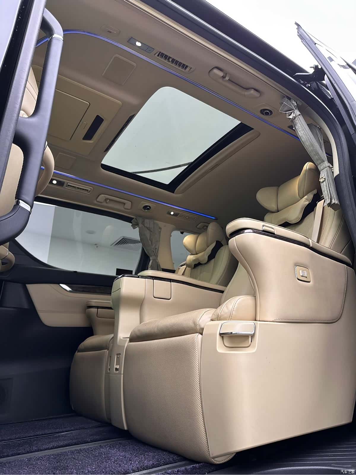 Toyota Alphard, 2019 все фото
