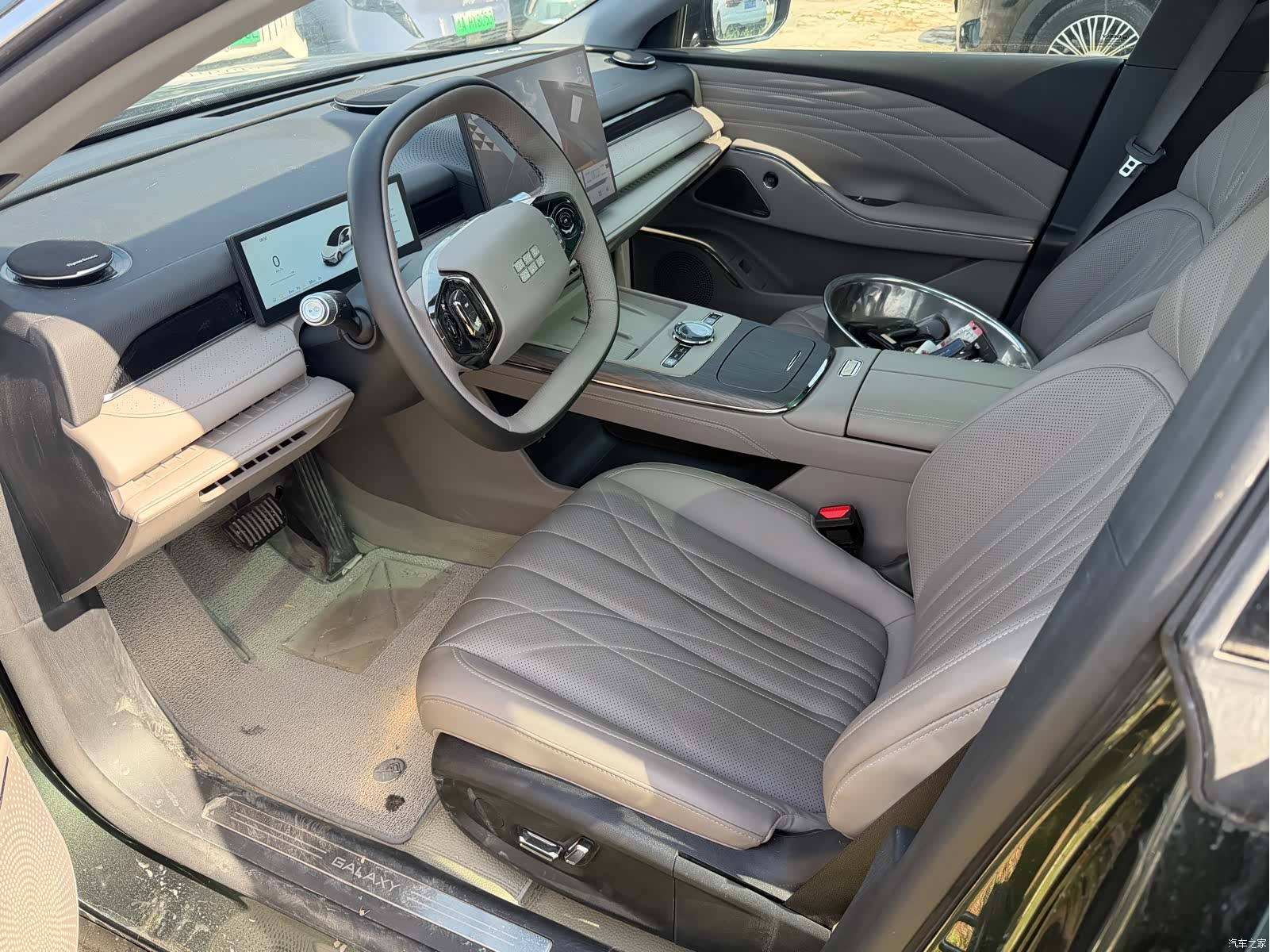 Geely 8, 2025 4