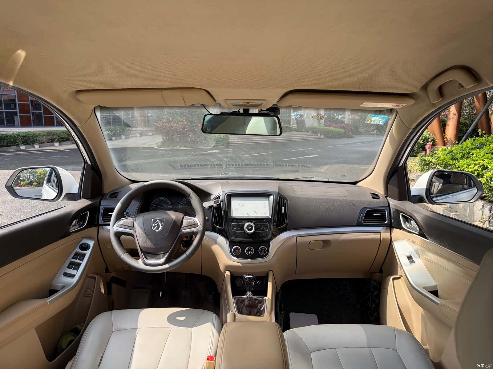 Wuling 730, 2015 11