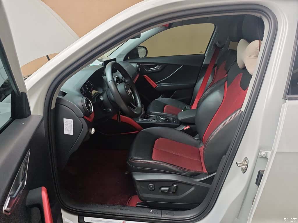 Audi Q2L, 2019 8