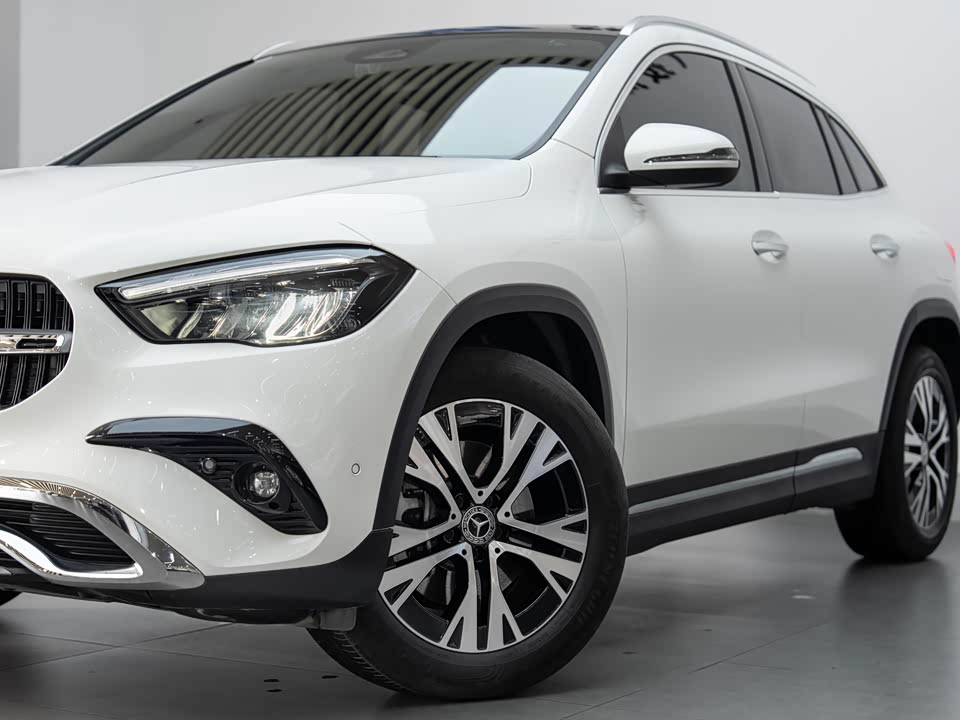 Mercedes-Benz GLA Mercedes-Benz GLA