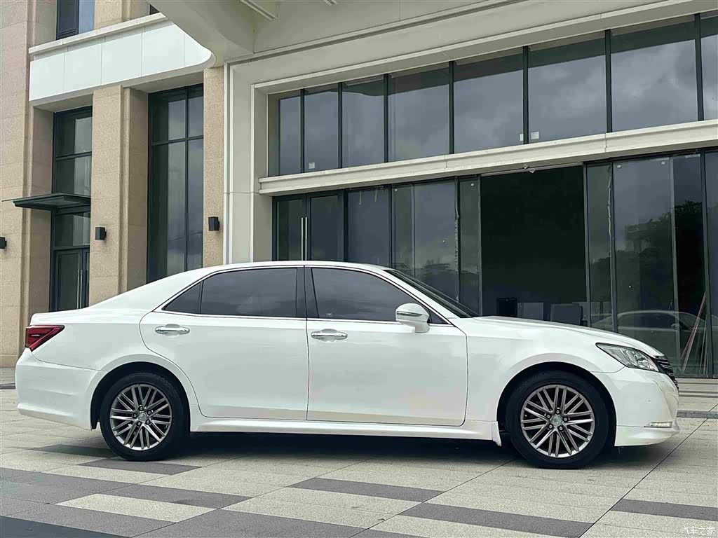 Toyota Crown, 2017 4