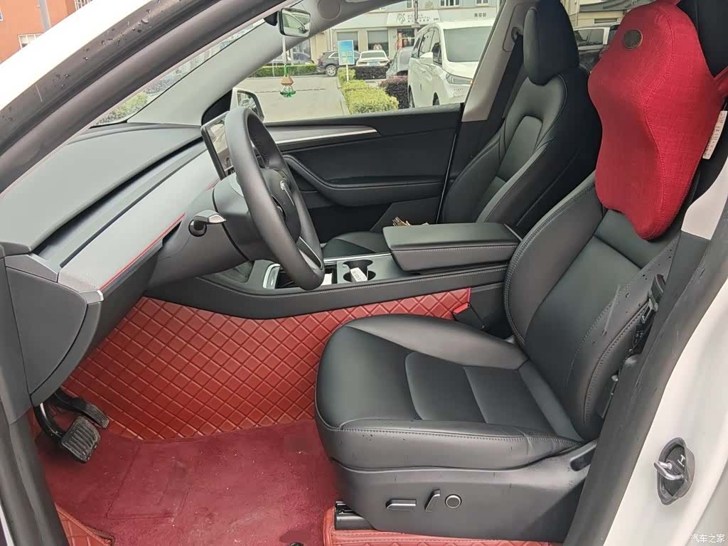 Tesla Model Y, 2024 8