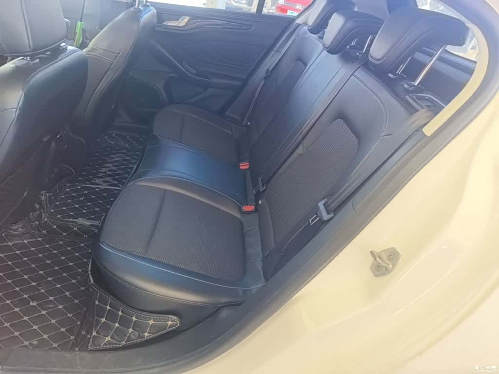 Ford Focus, 2022 17