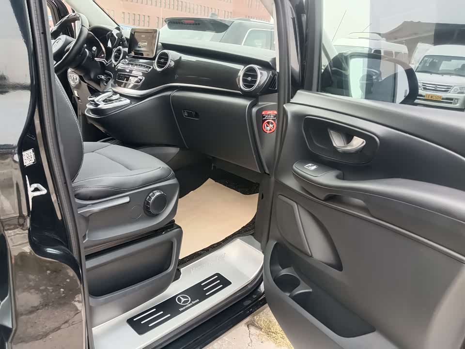 Mercedes-Benz V-class