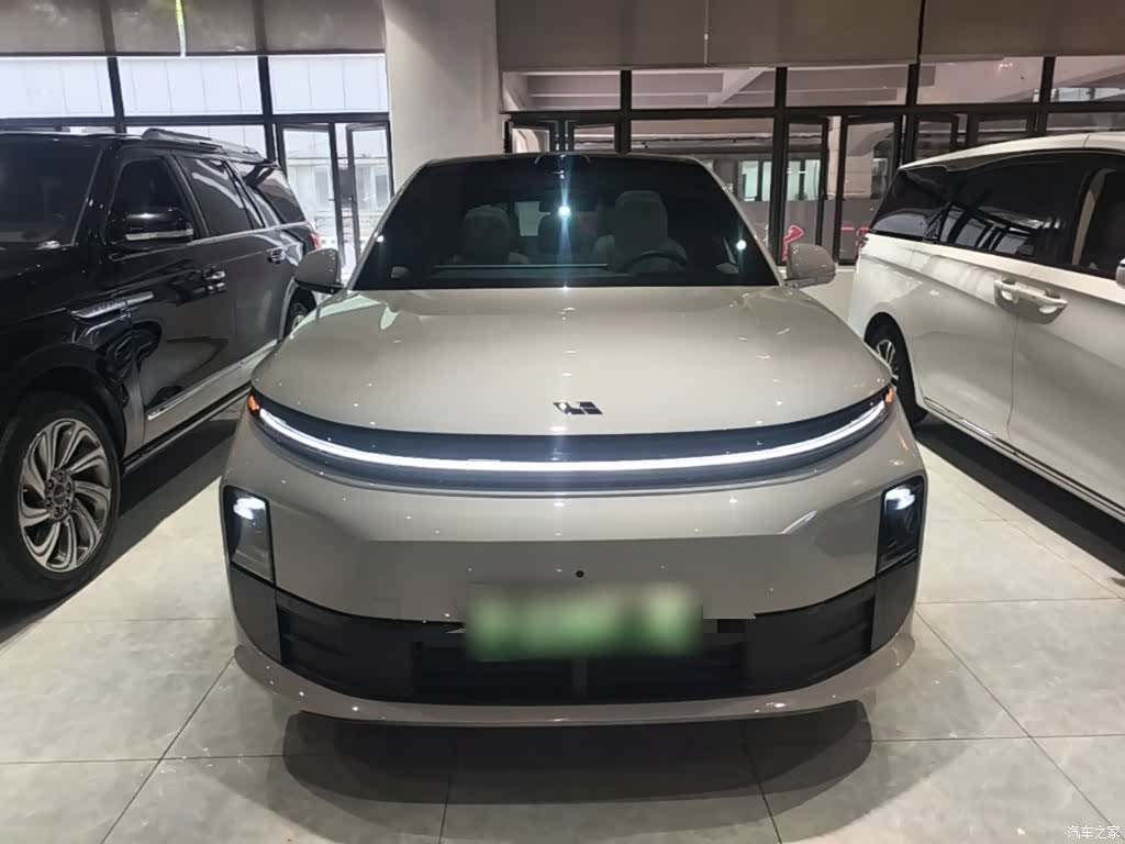 Li Auto L6, 2025 3