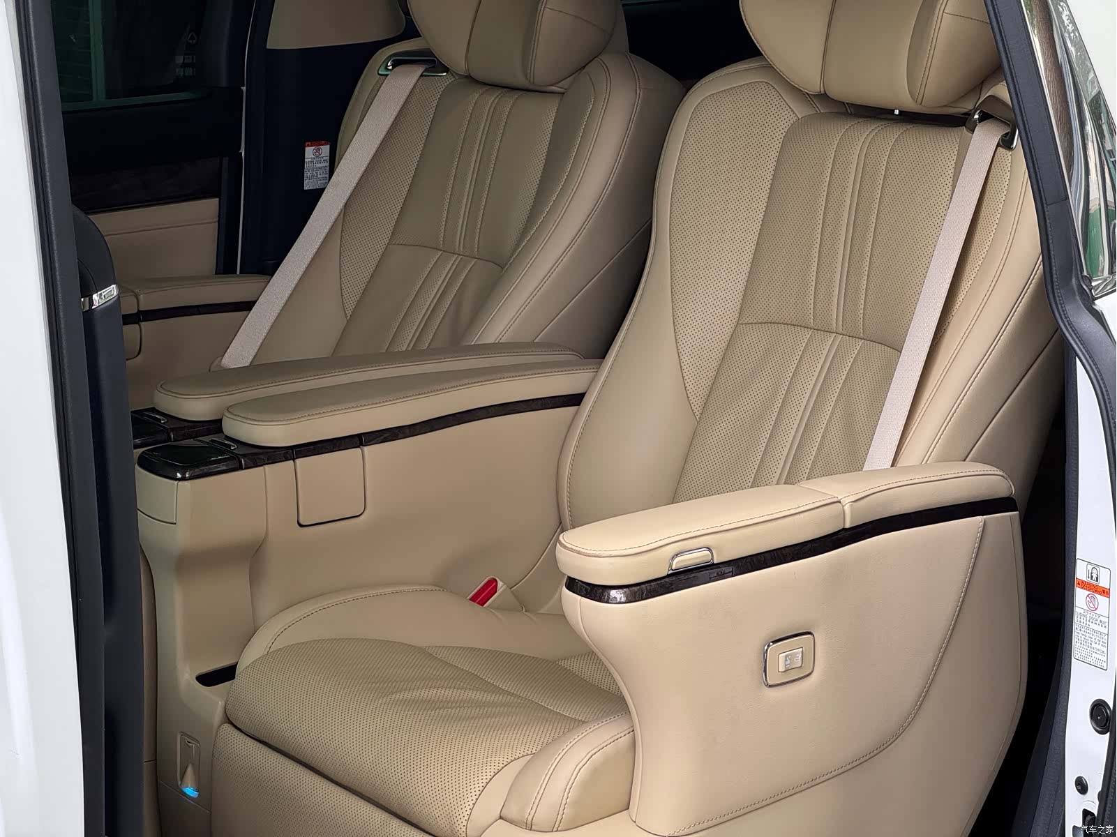 Toyota Vellfire, 2021 14