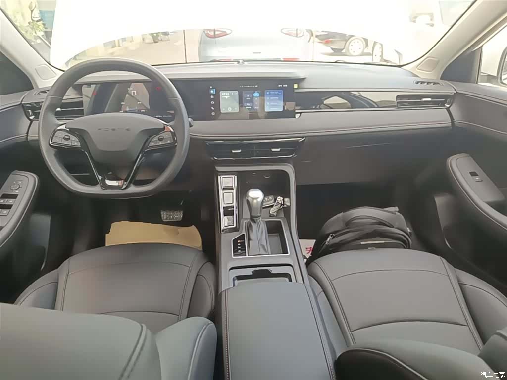 Roewe i5, 2025 10
