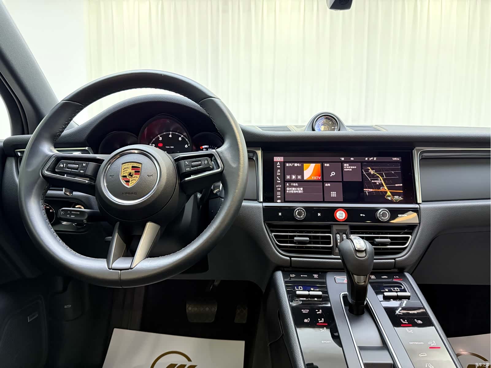 Porsche Macan, 2022 9