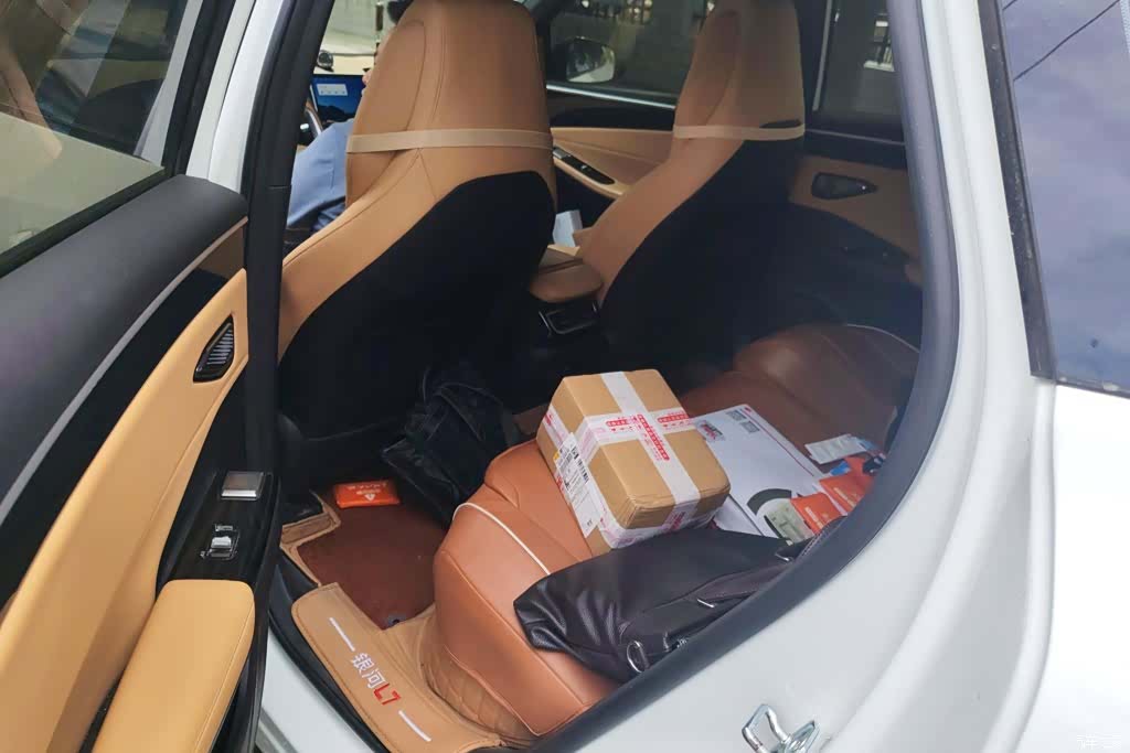 Geely Galaxy L7, 2024 11