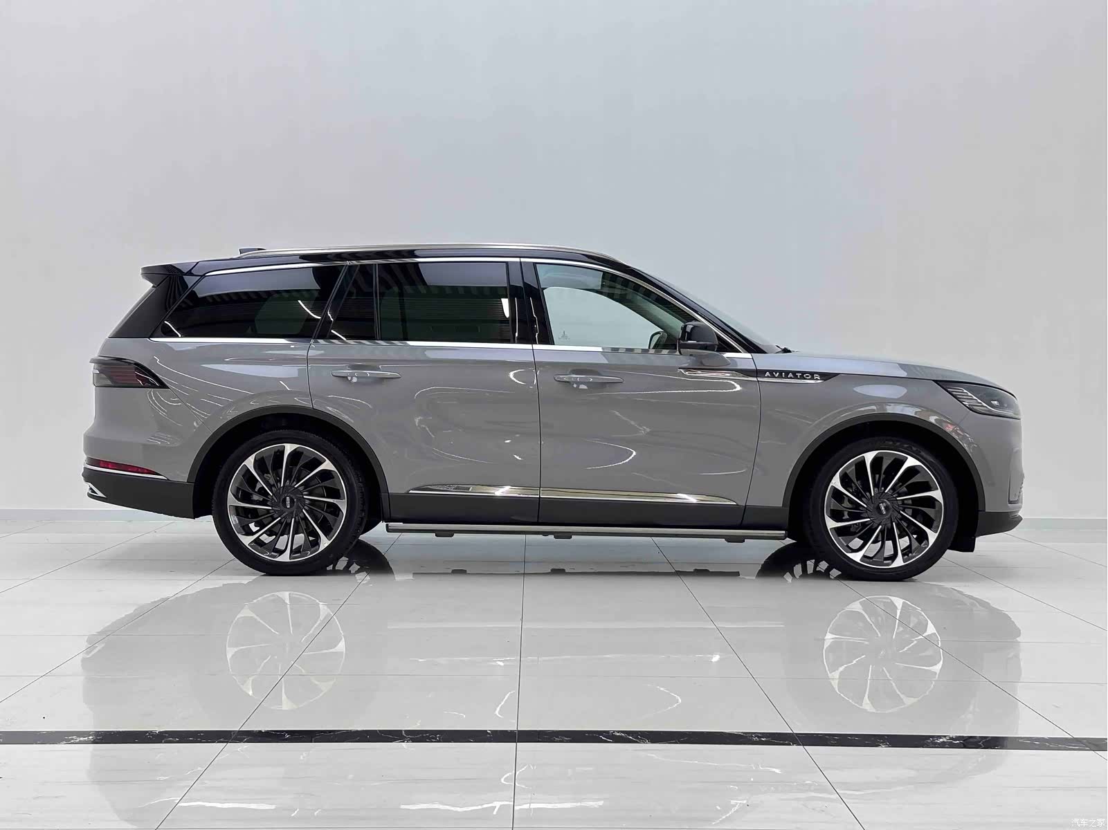 Lincoln Aviator, 2024 6