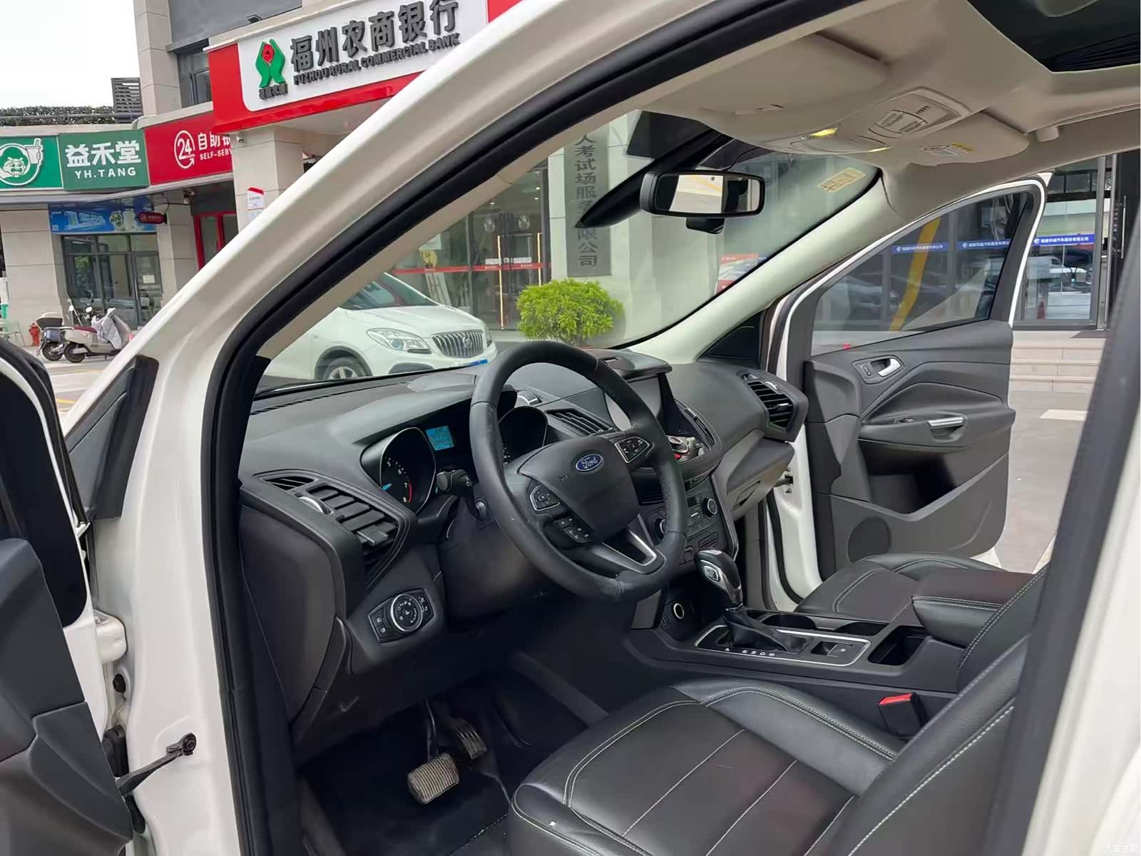 Ford Kuga, 2018 12