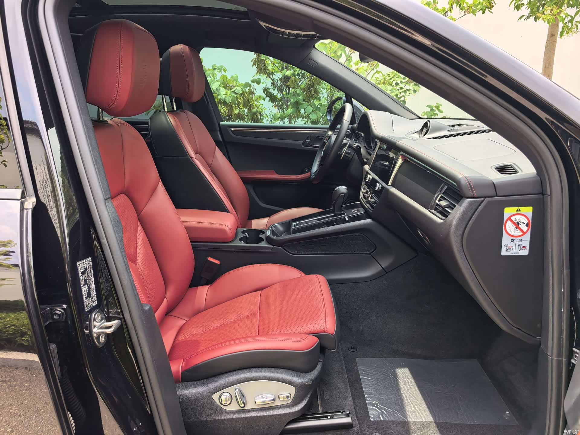 Porsche Macan, 2022 11