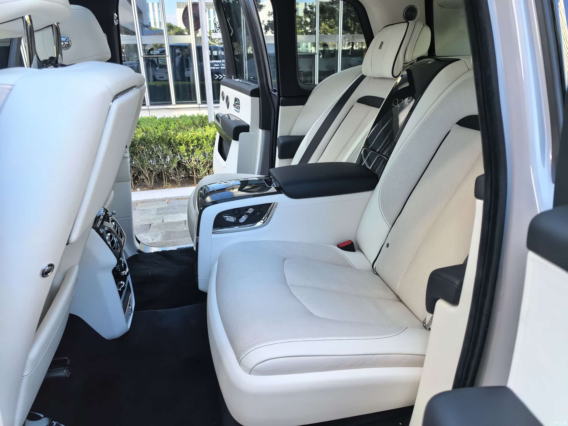 Rolls-Royce Cullinan, 2022 41