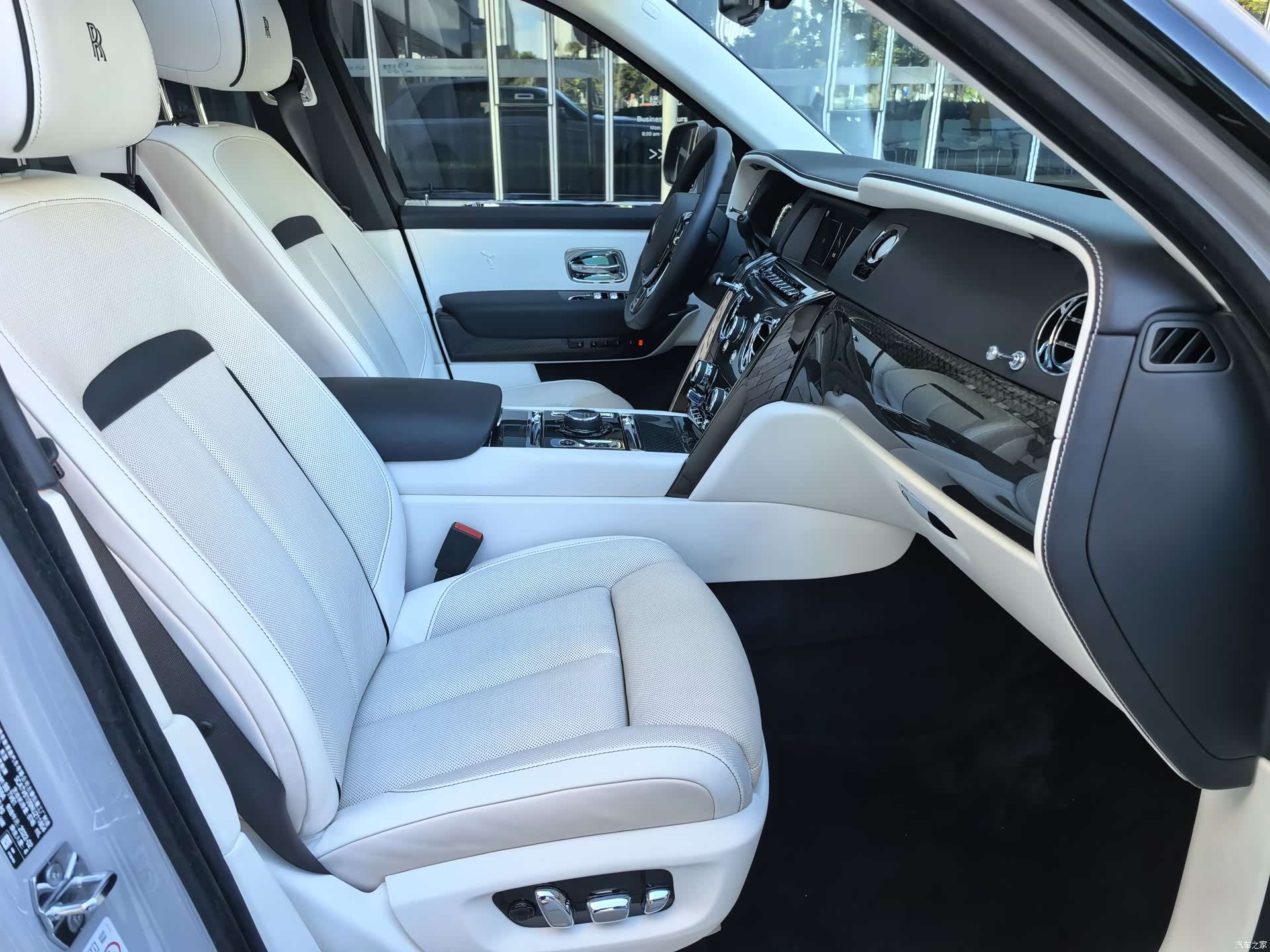 Rolls-Royce Cullinan, 2022 24
