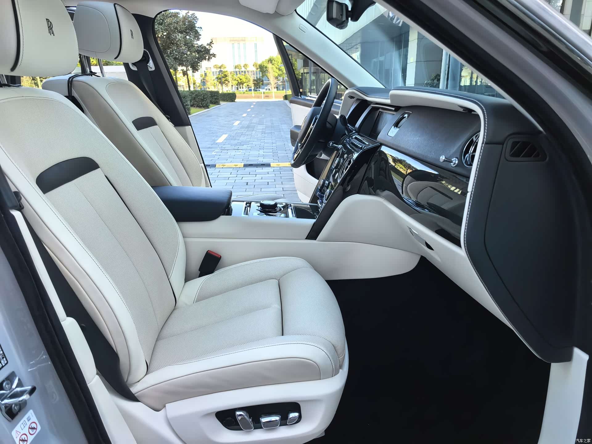 Rolls-Royce Cullinan, 2022 20