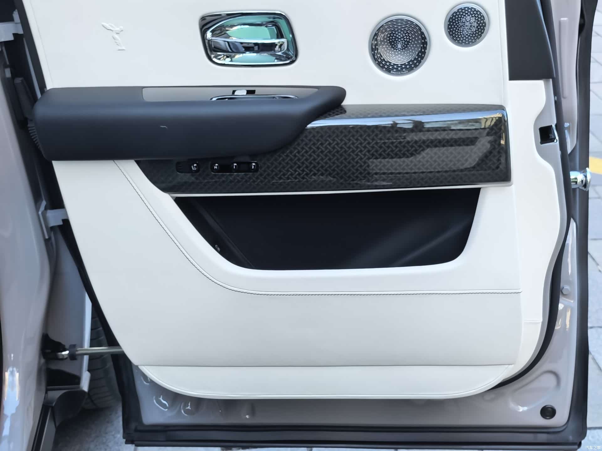 Rolls-Royce Cullinan, 2022 34