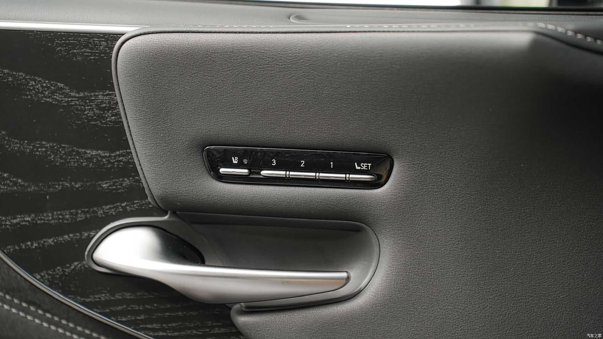 Lexus LS, 2021 21