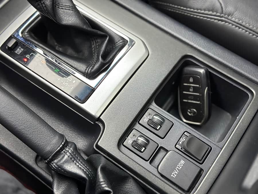 Toyota Prado 2017, фото 23