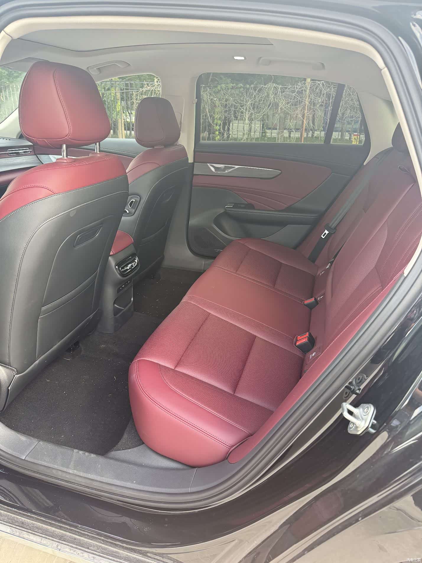 Hongqi H5, 2026 все фото