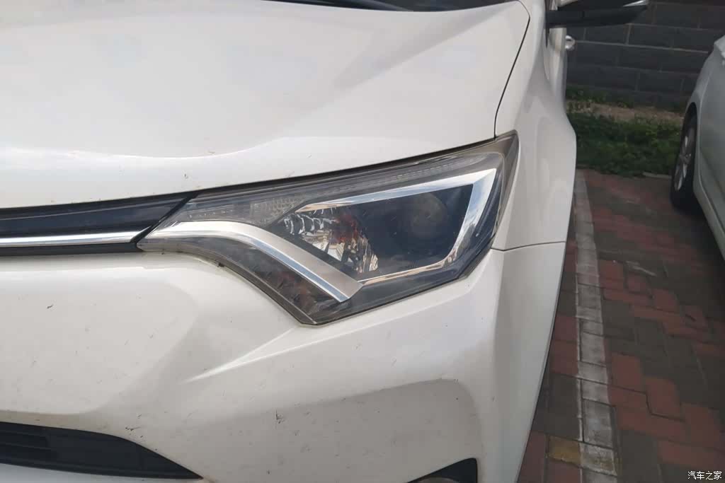 Toyota RAV4, 2018 все фото
