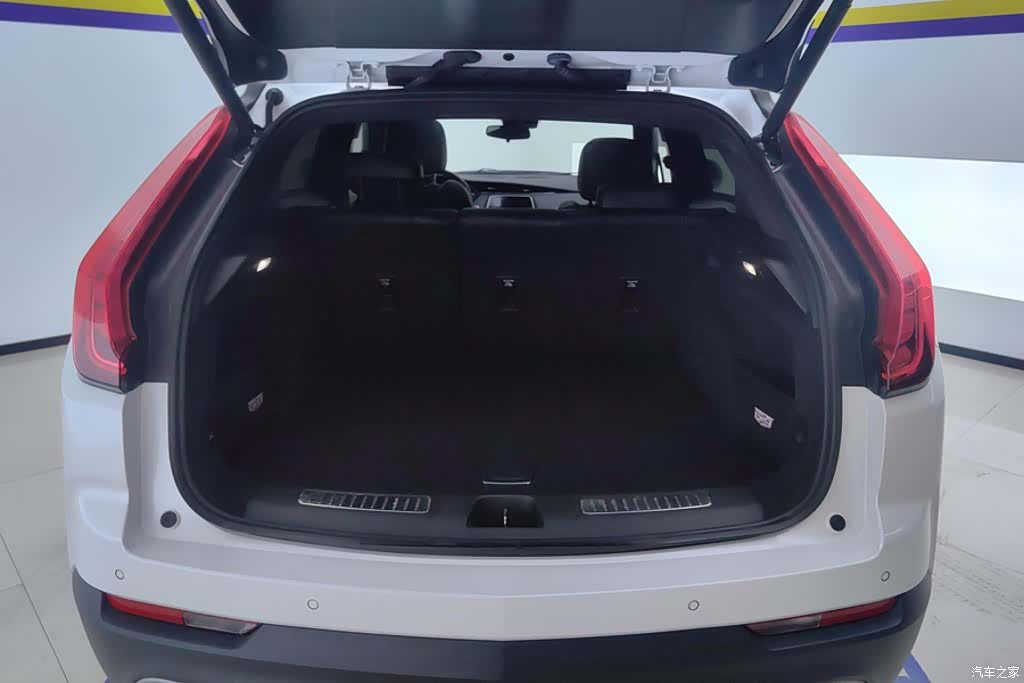 Cadillac XT4, 2022 4