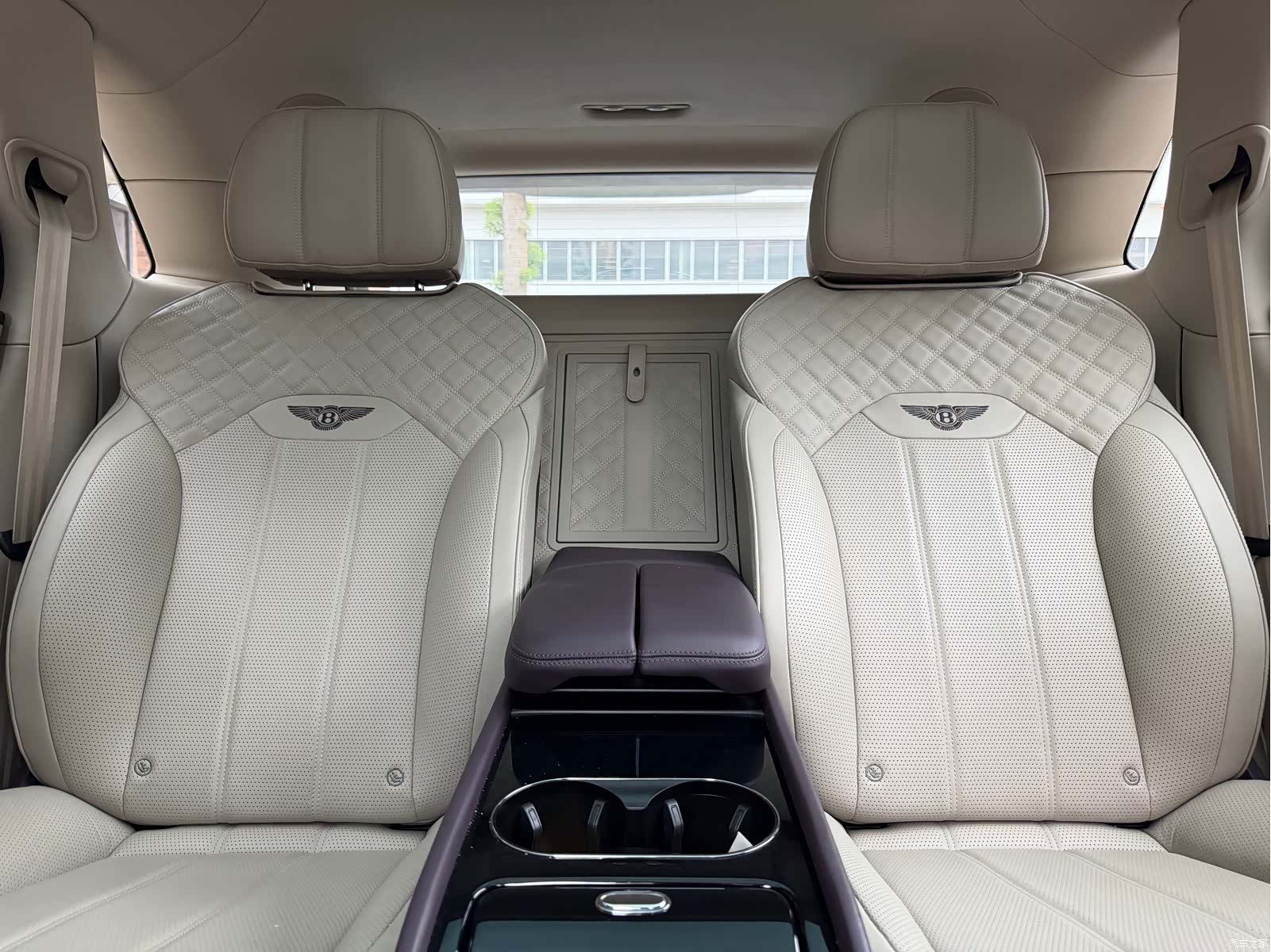 Bentley Bentayga, 2021 15