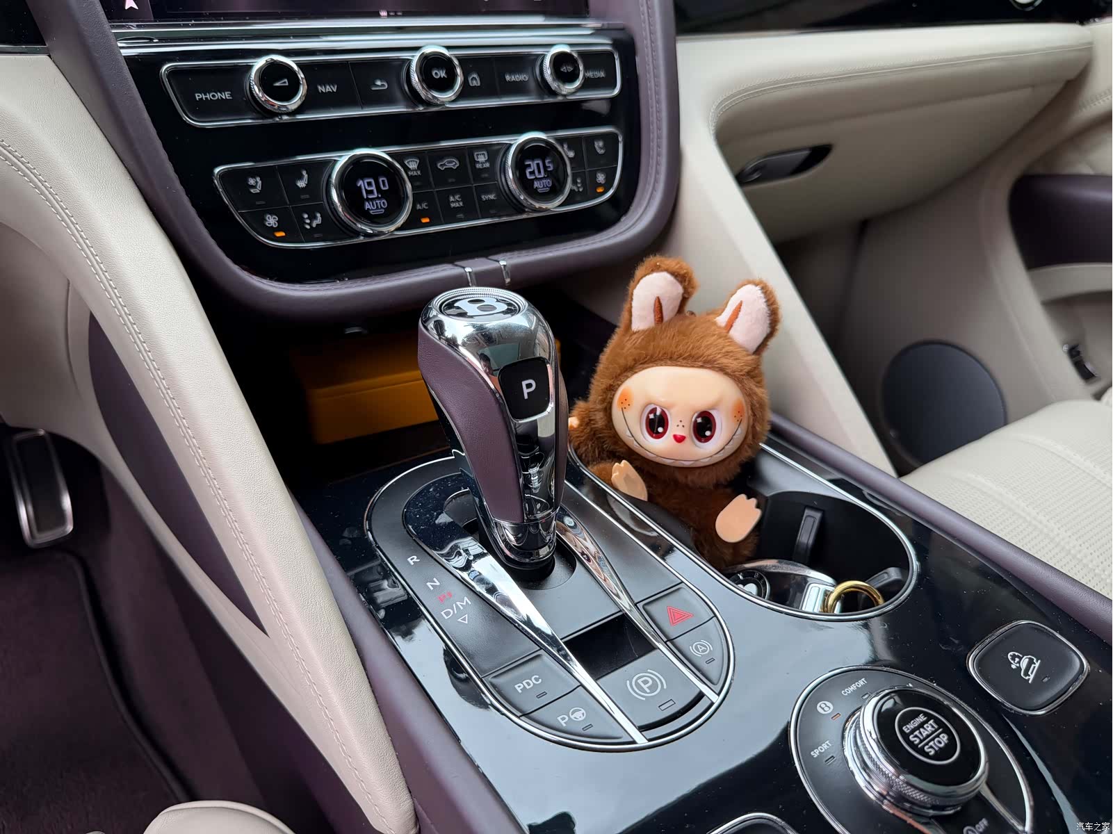 Bentley Bentayga, 2021 8