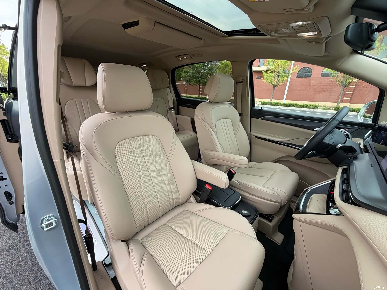 Buick GL8, 2025 13