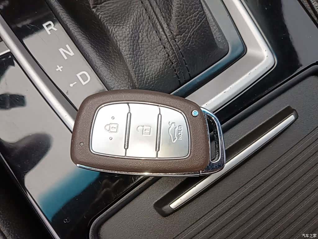 Hyundai GLS, 2016 9
