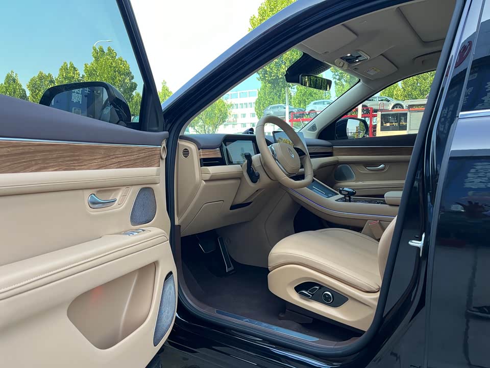 AITO Ask the world M7