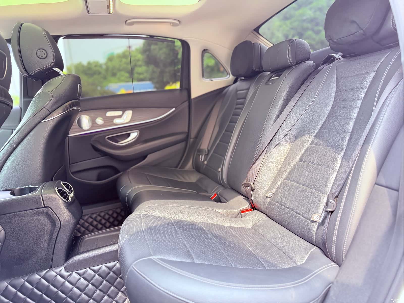 Mercedes-Benz E-Class, 2020 11