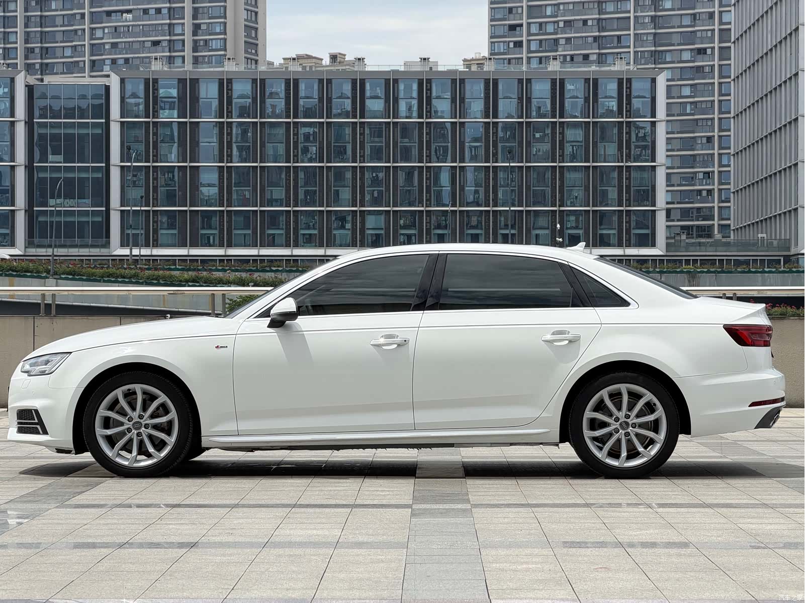 Audi A4L, 2018 3