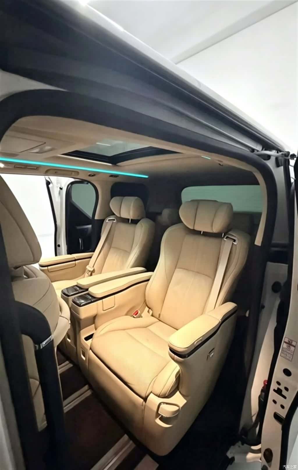 Toyota Alphard, 2019 4