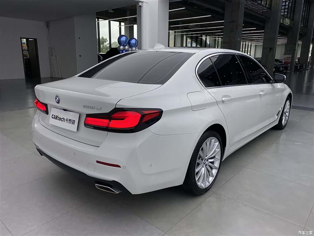 BMW 5 Series, 2022 32