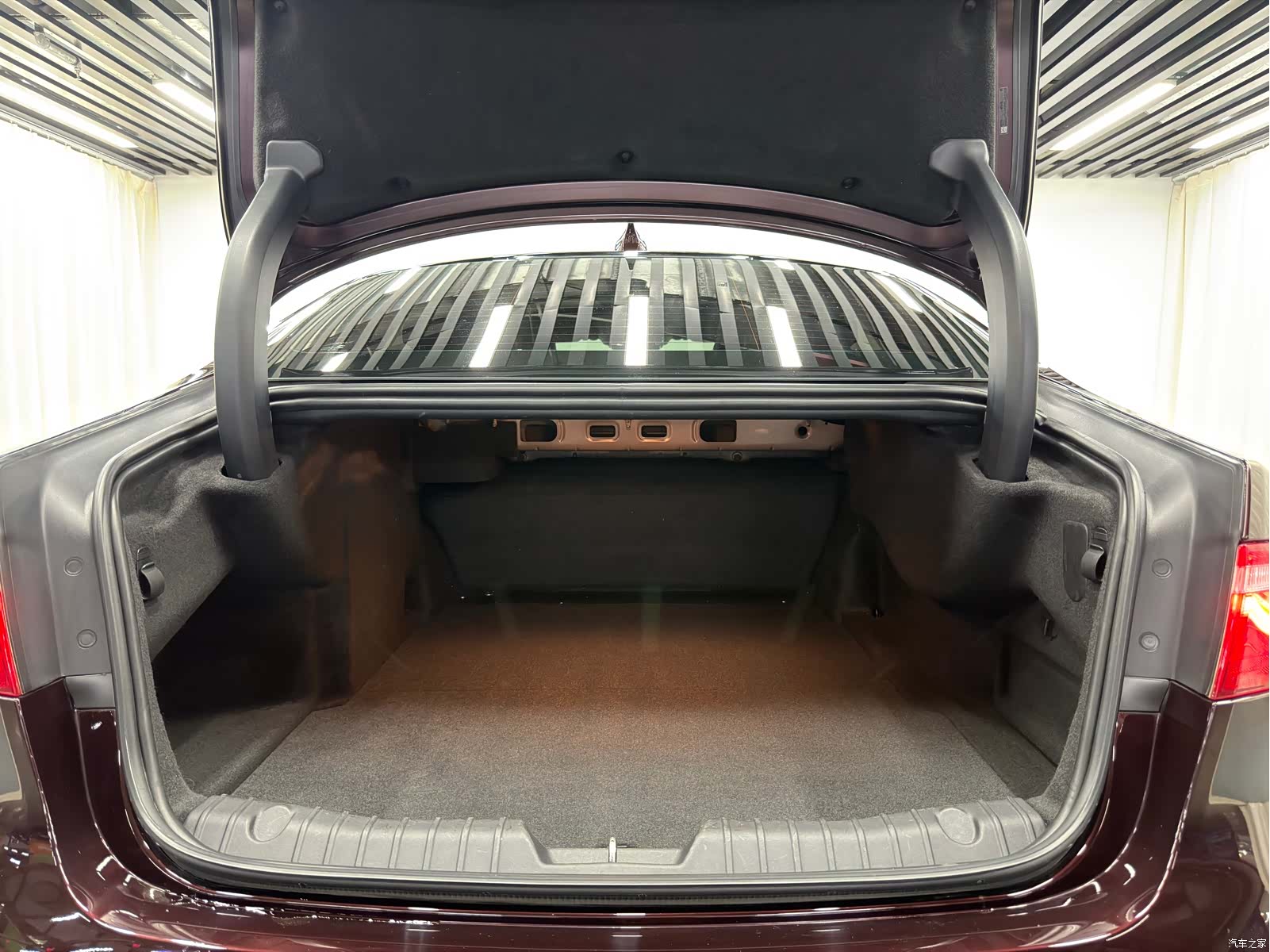 Land Rover XFL, 2018 24