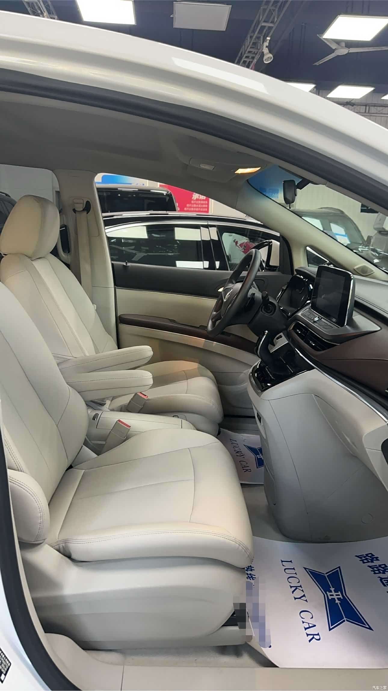 Buick GL8, 2023 11