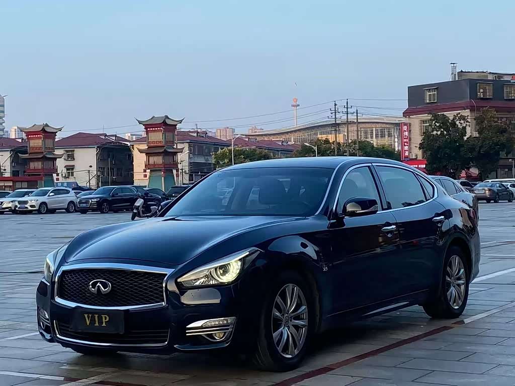 Infiniti Q70