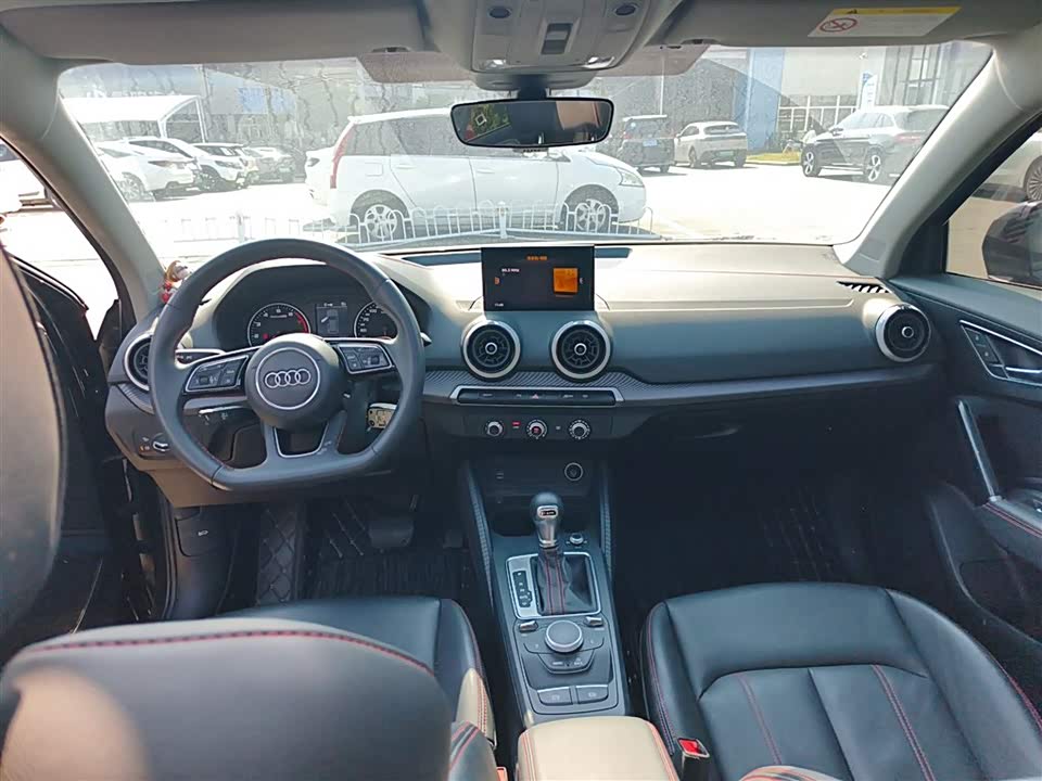 Audi Q2L