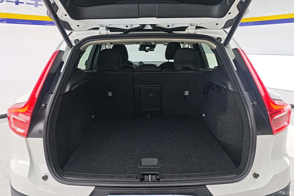 Volvo XC40, 2021 4