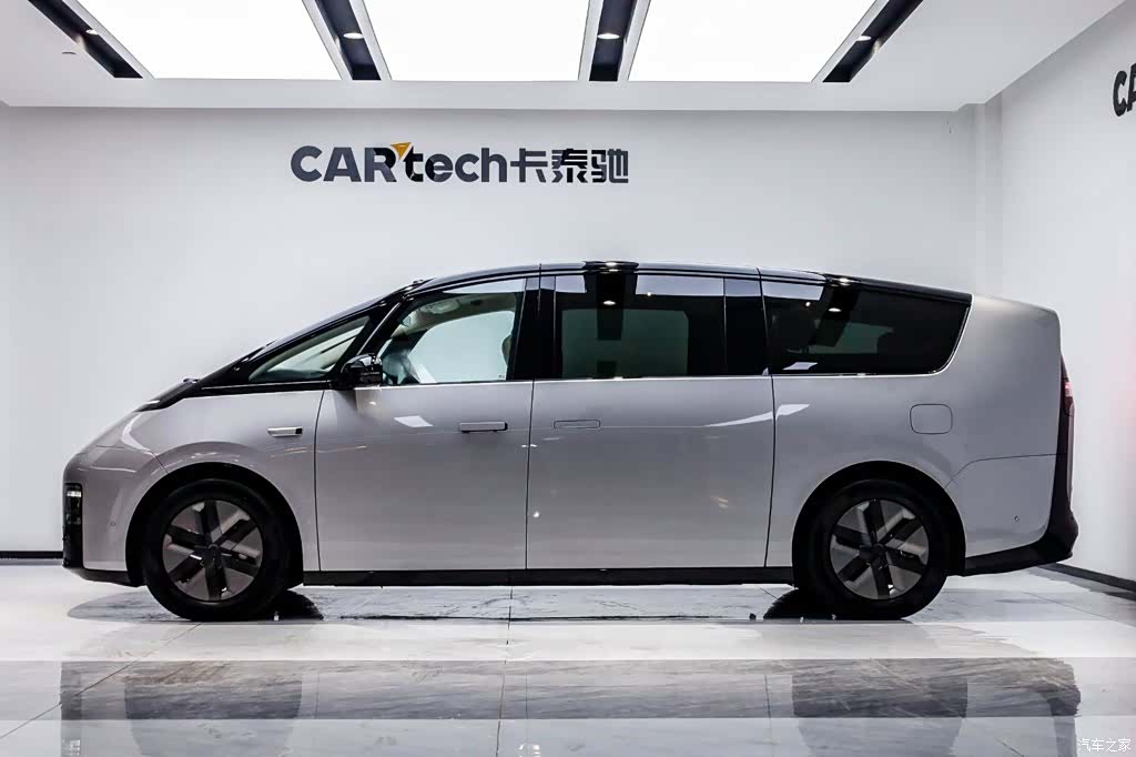 Li Auto MEGA, 2025 3