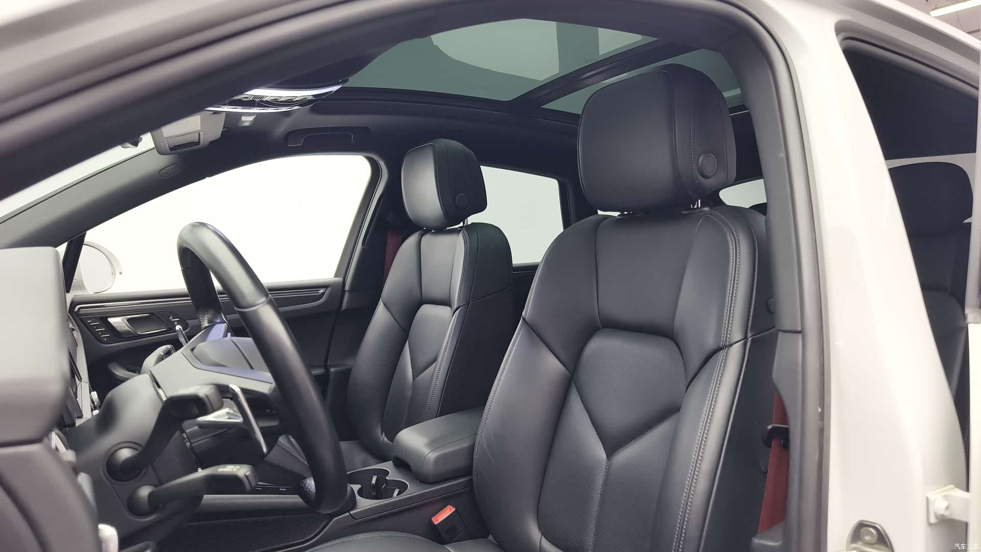 Porsche Macan, 2023 12