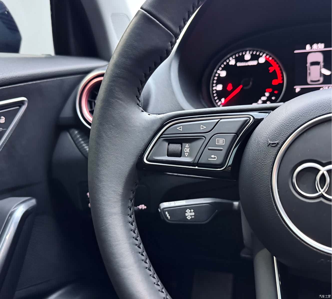 Audi Q2L, 2019 19