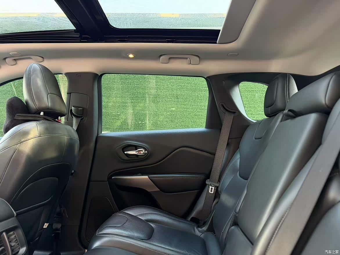 Jeep Cherokee, 2019 7