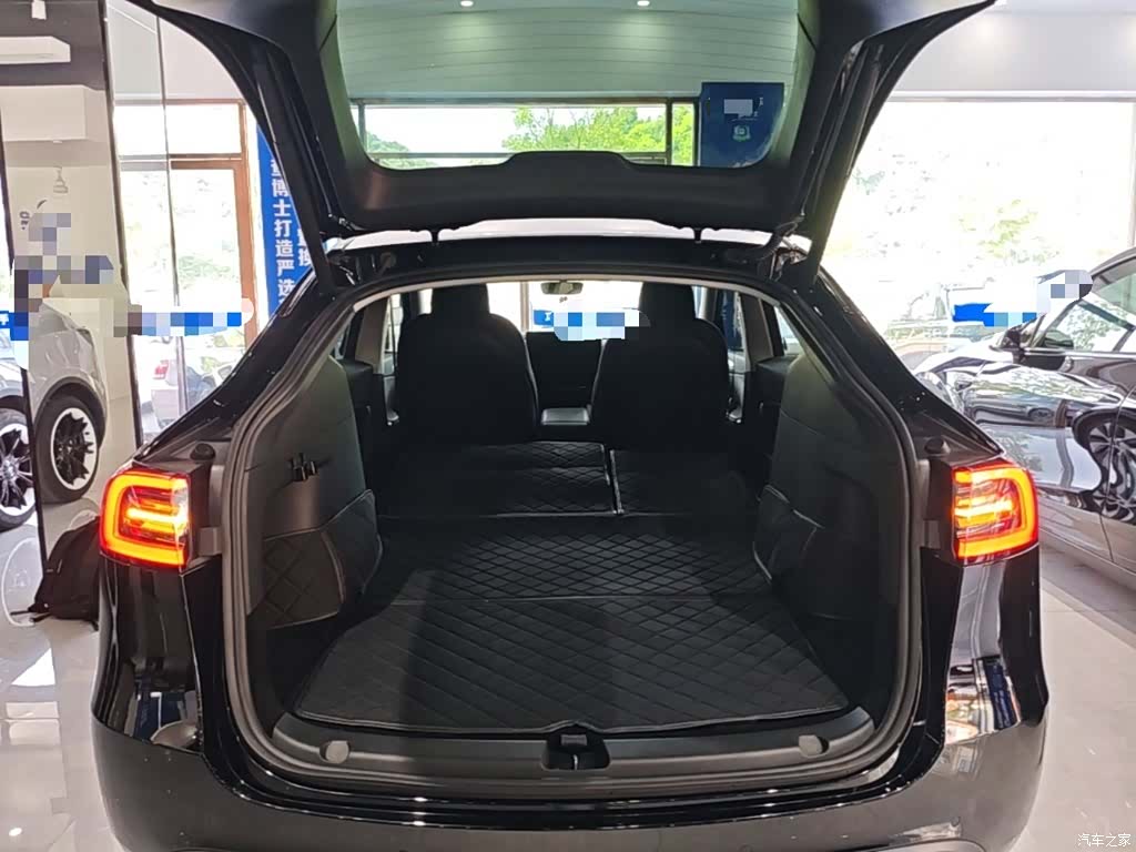 Tesla Model Y, 2023 19